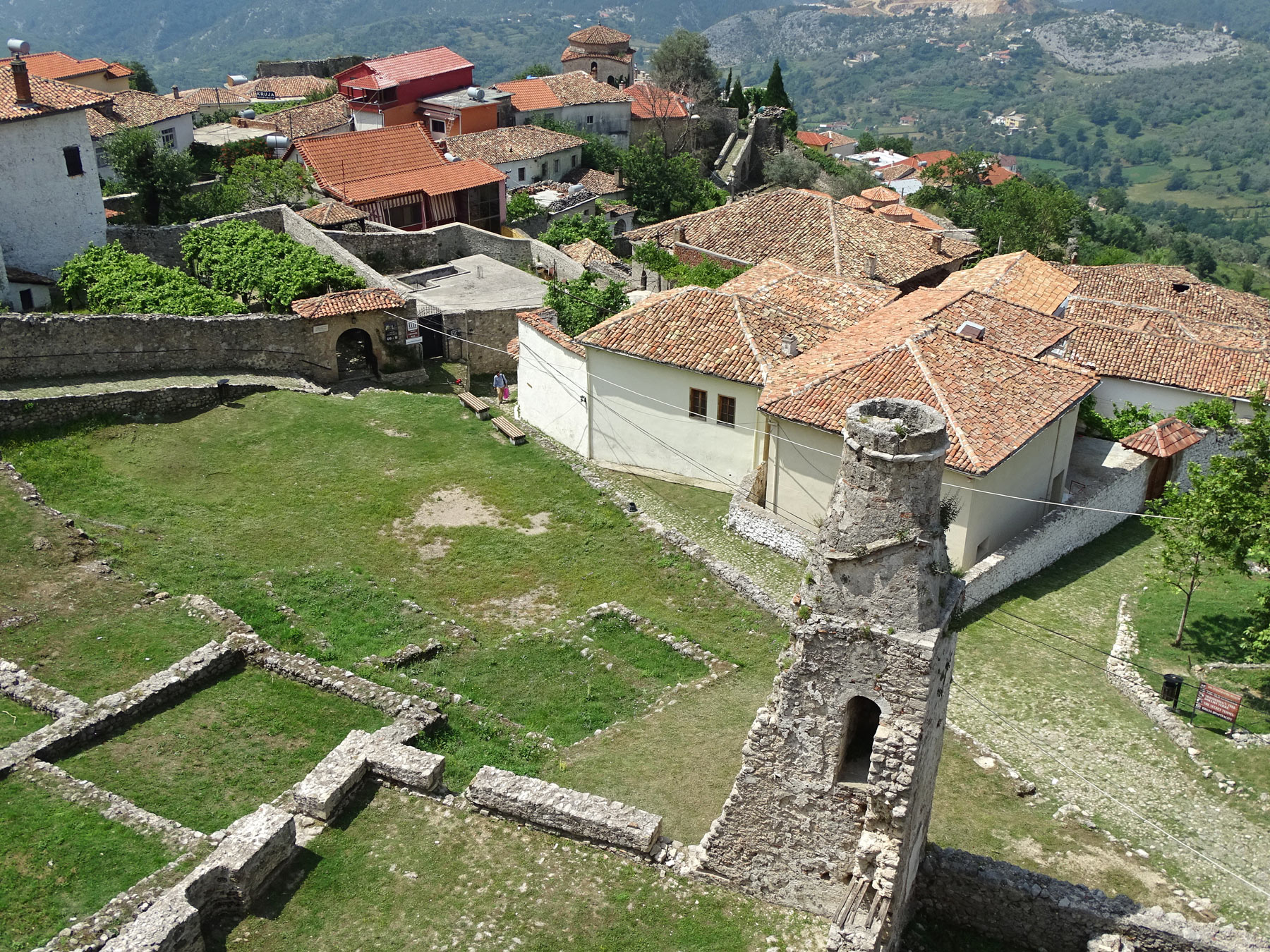 Krujë (Photo license: CC BY 2.0)